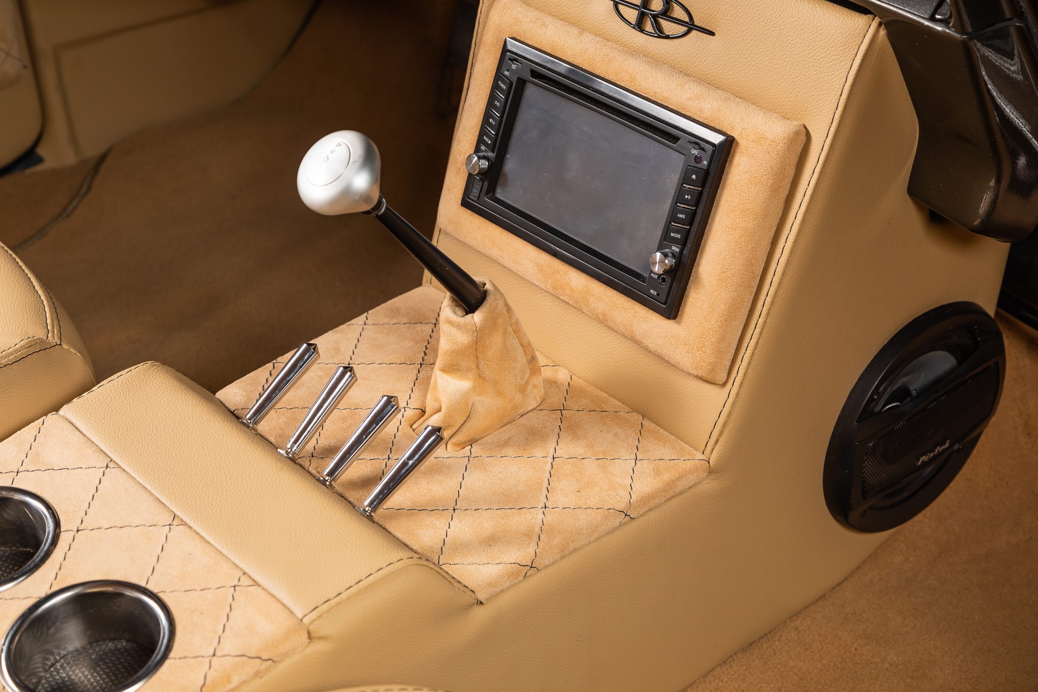 Street Machine Features Mark Sullivan Buick Riviera Console 2