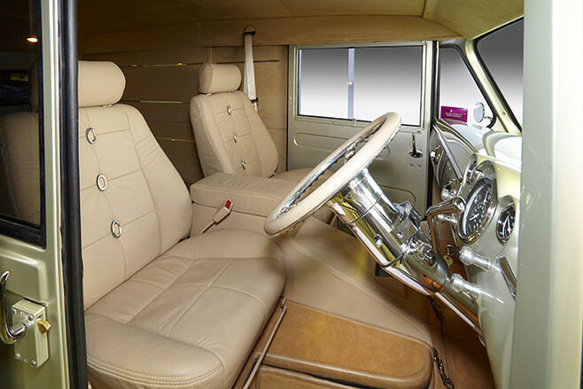 Morris J-van interior