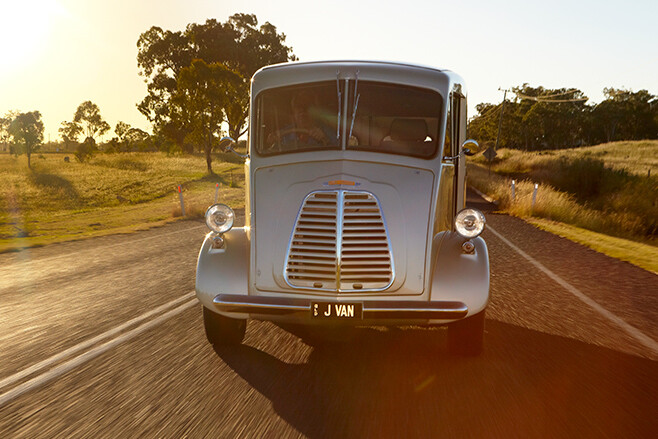 Morris J-van onroad