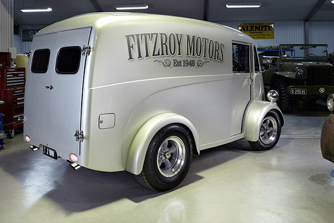 Morris J-van rear