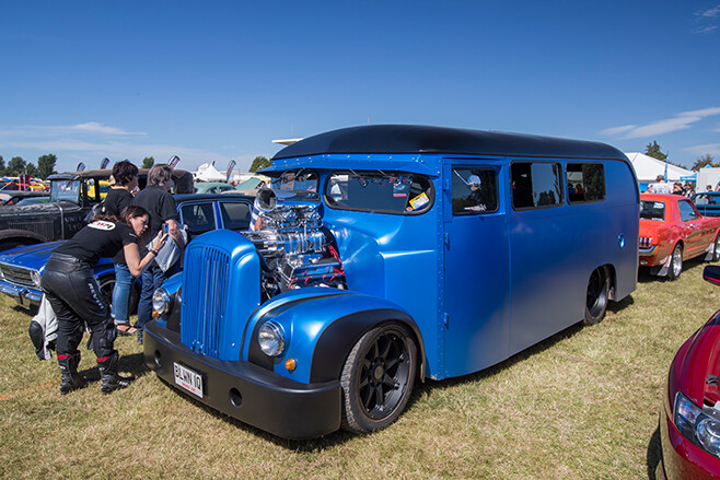 Morris bus