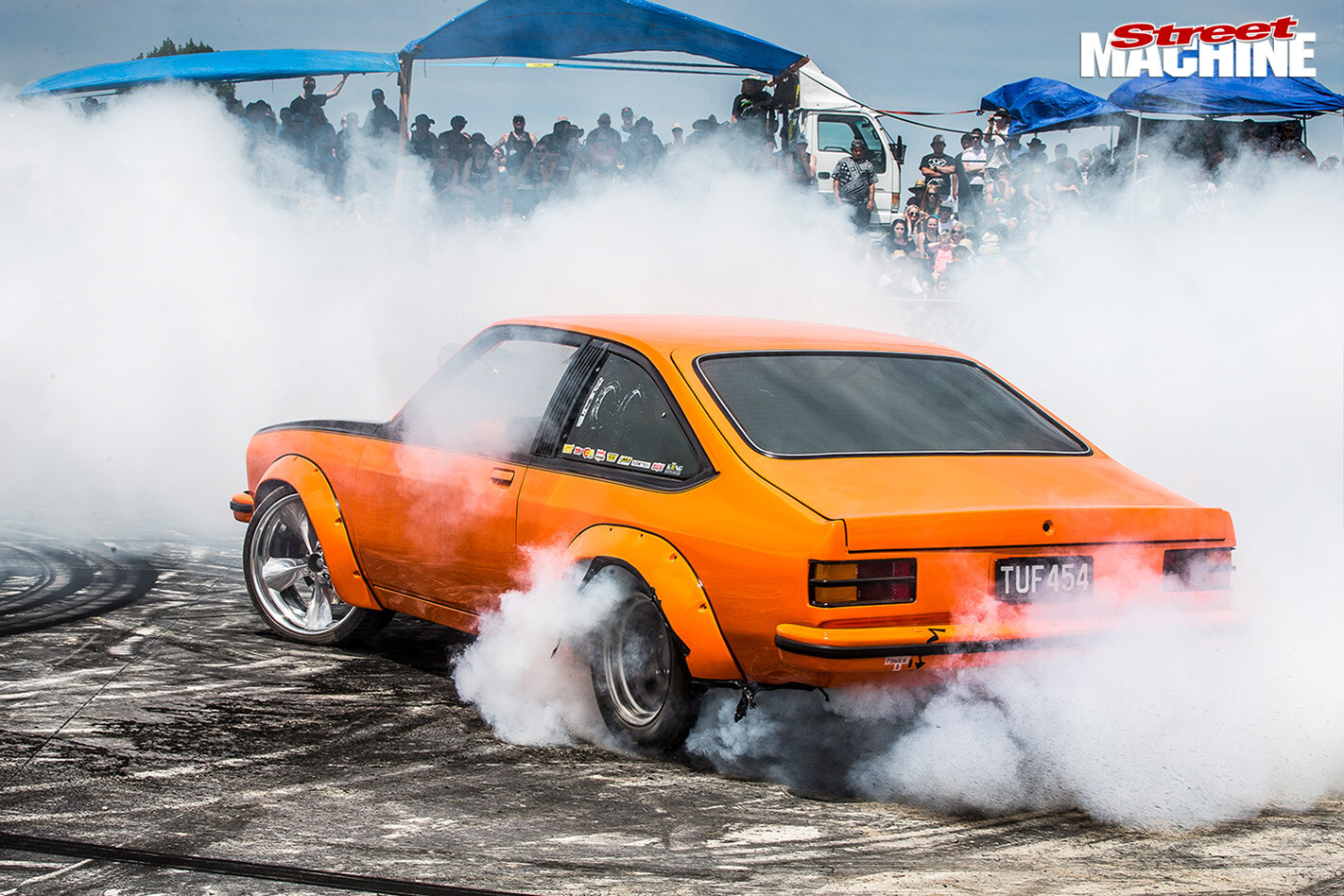 Nz -muscle -car -madness -33-torana -burnoutb