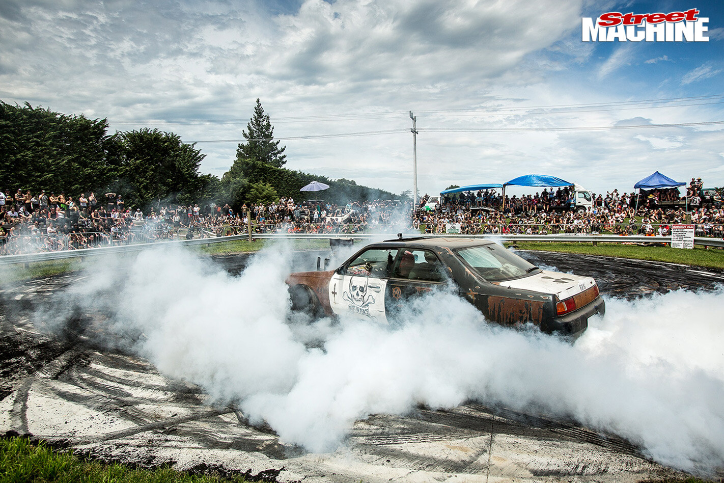 Nz -muscle -car -madness -34-torana -burnoutb