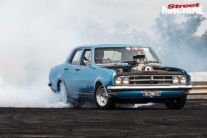 Performance car mania blue holden-