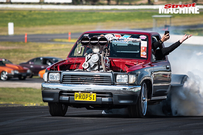 Performance car mania propsi hilux burnout