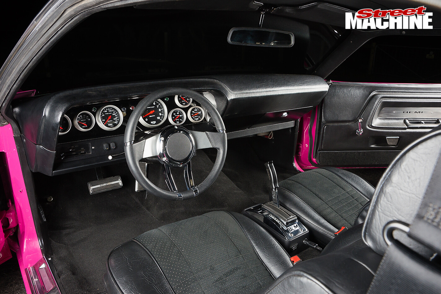 PINK-1970-DODGE-CHALLENGER-interior
