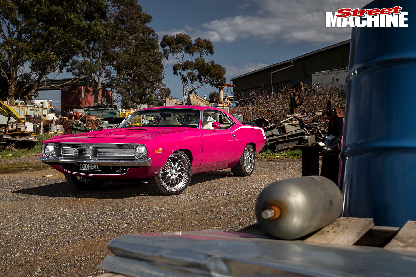 PINK-1972-PLYMOUTH-BARRACUDA-caption -4