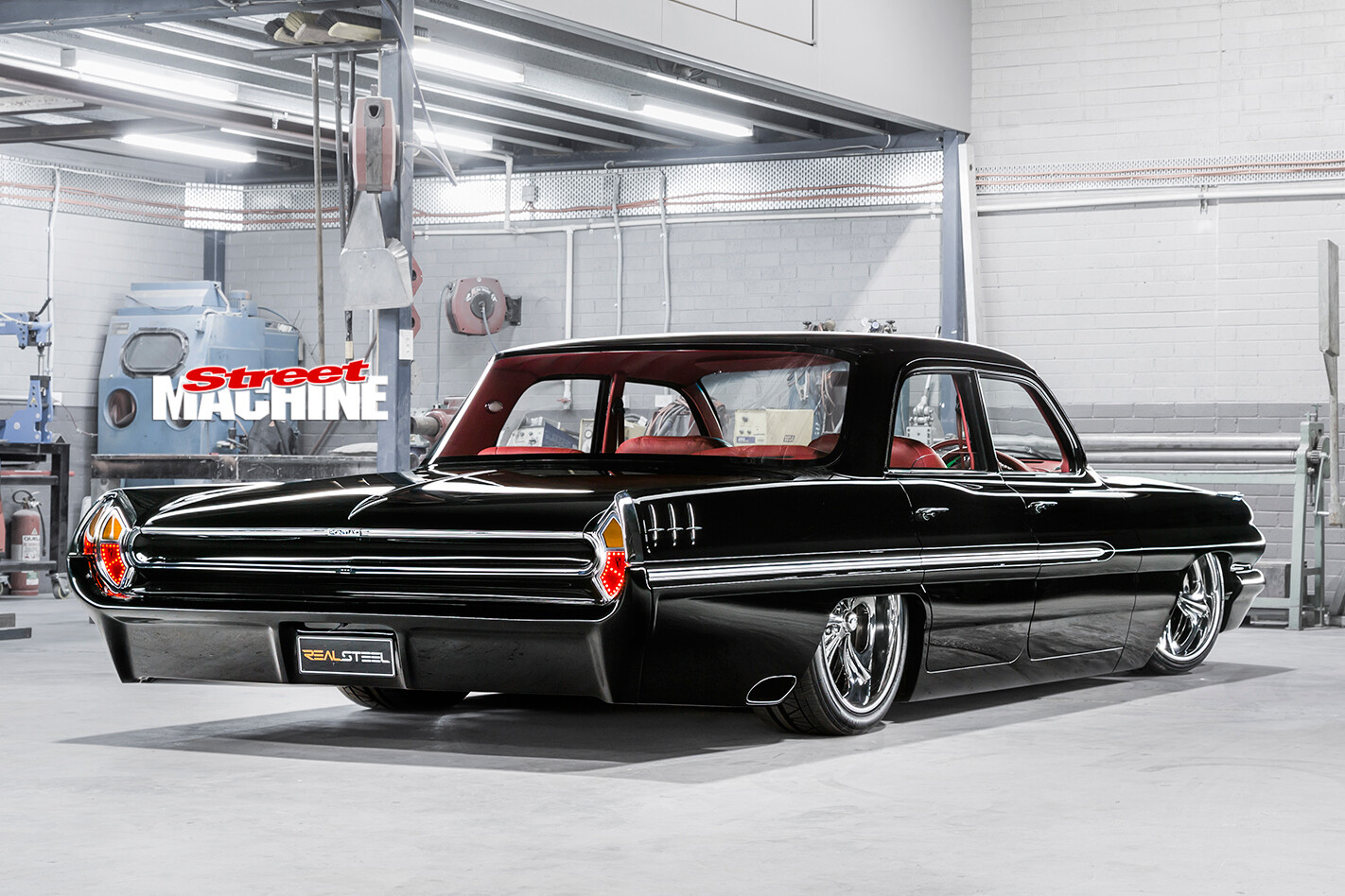 Pontiac -Laurentian -rear -angle