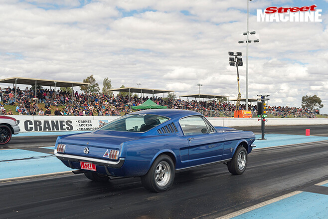 Red -centre -nats -blue -mustang