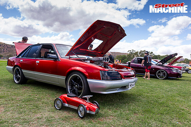 Red -centre -nats -red -holden Vk Commodore