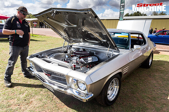 Red -centre -nats -silver -holden Hq Monaro