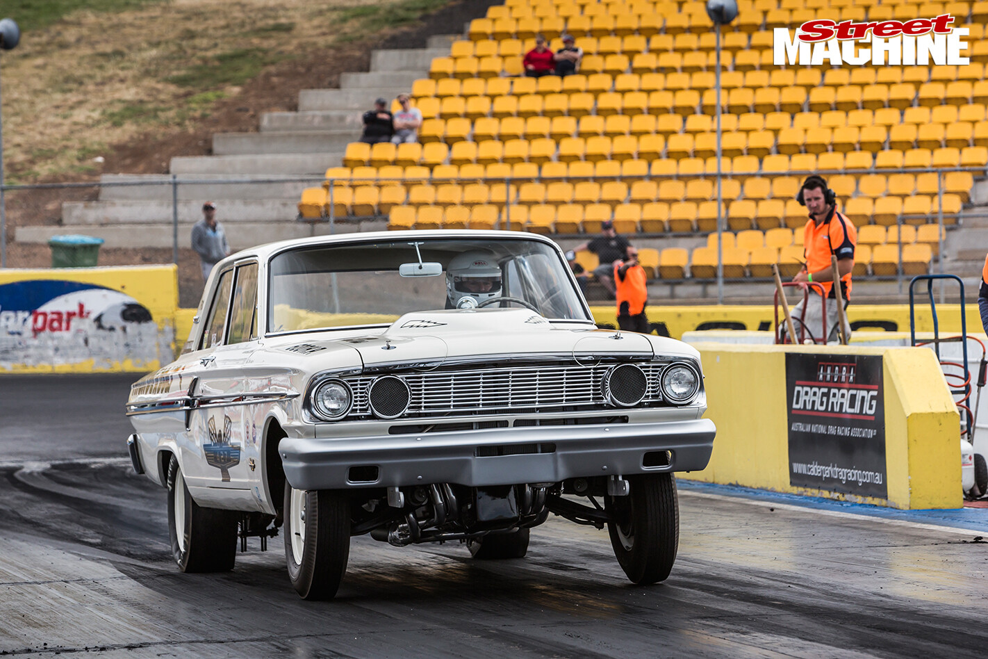 REPLICA-FORD-FAIRLANE-THUNDERBOLT-drive