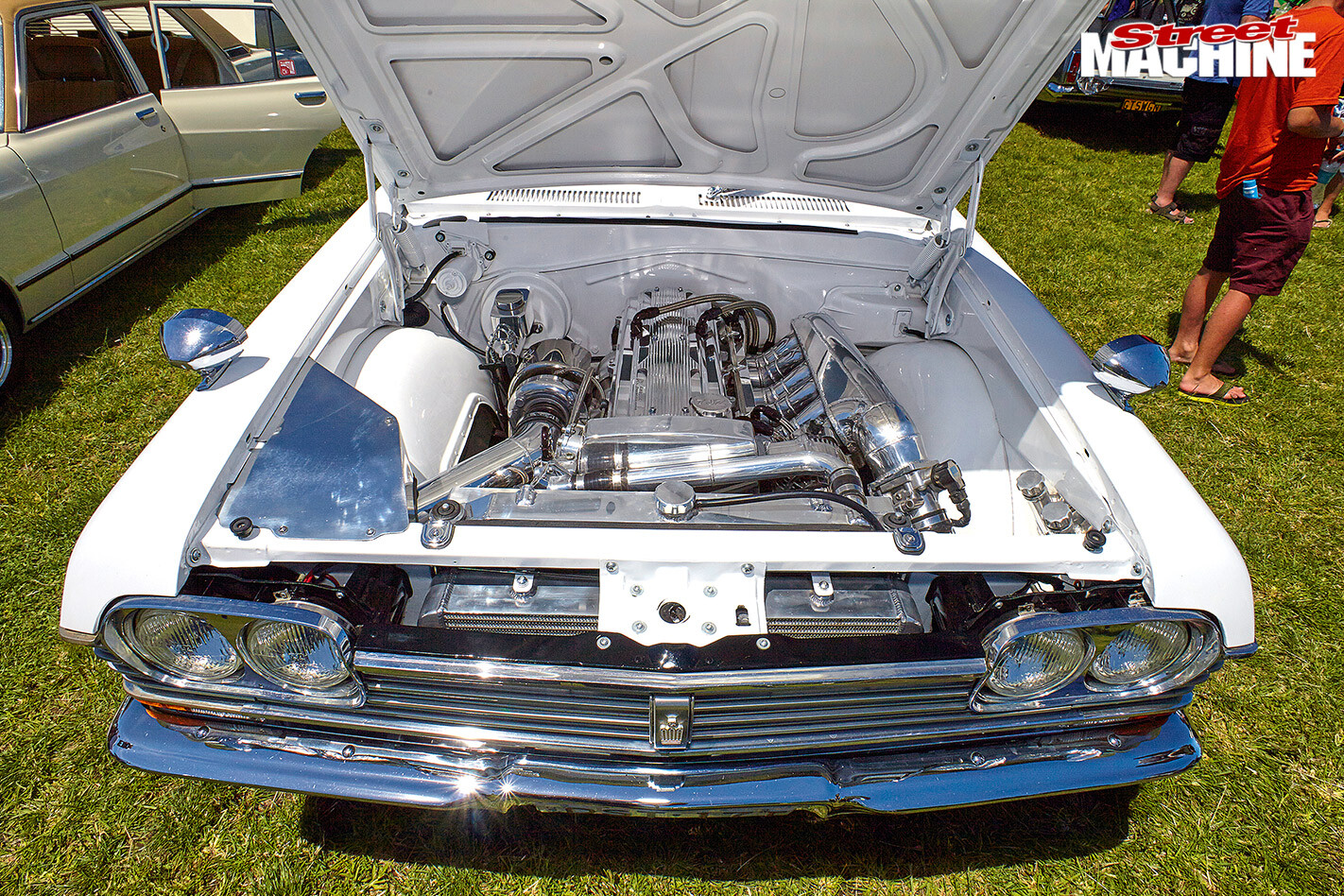 Summernats -29-toyota -crown -engine -bay