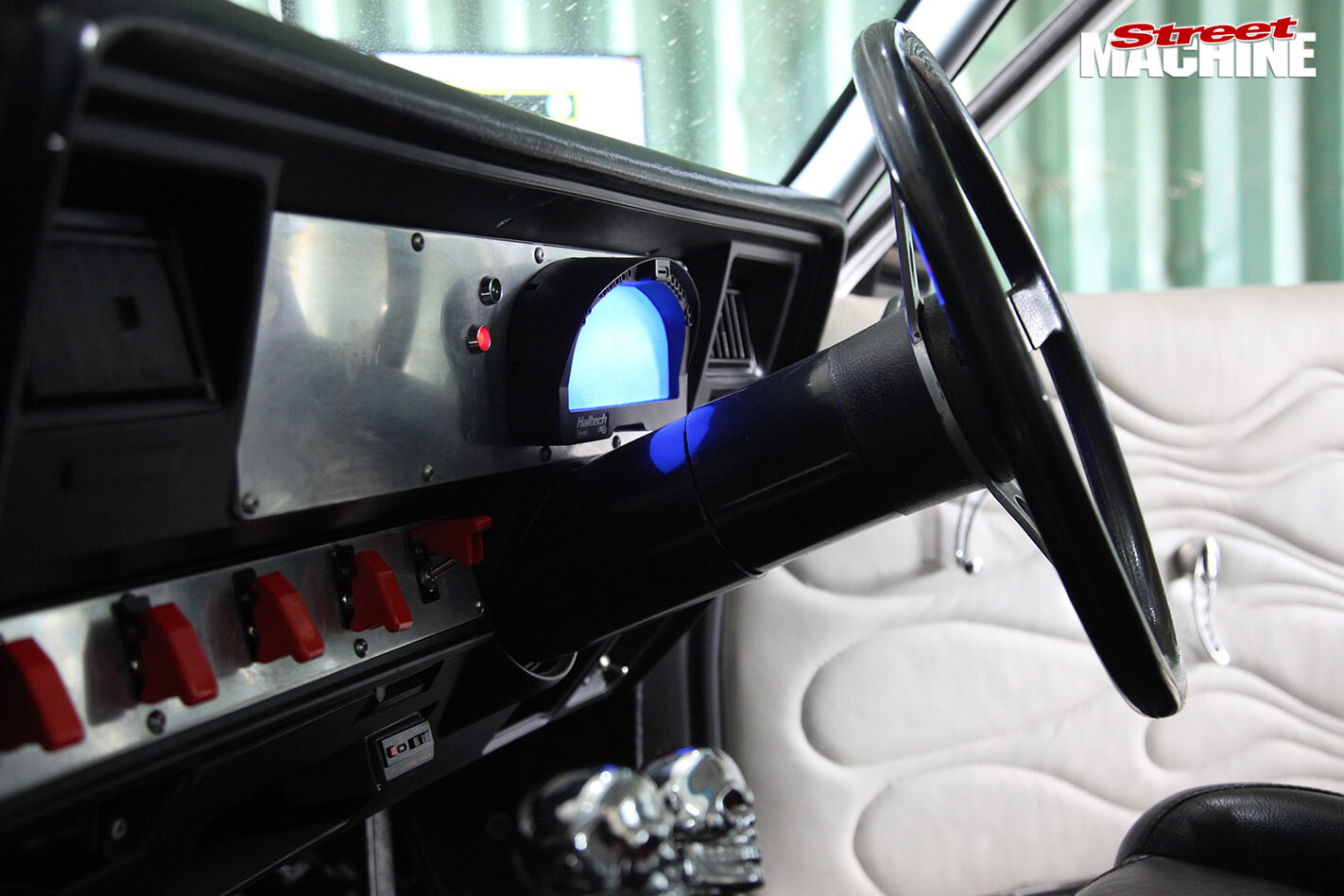 Holden HQ One-tonner dash