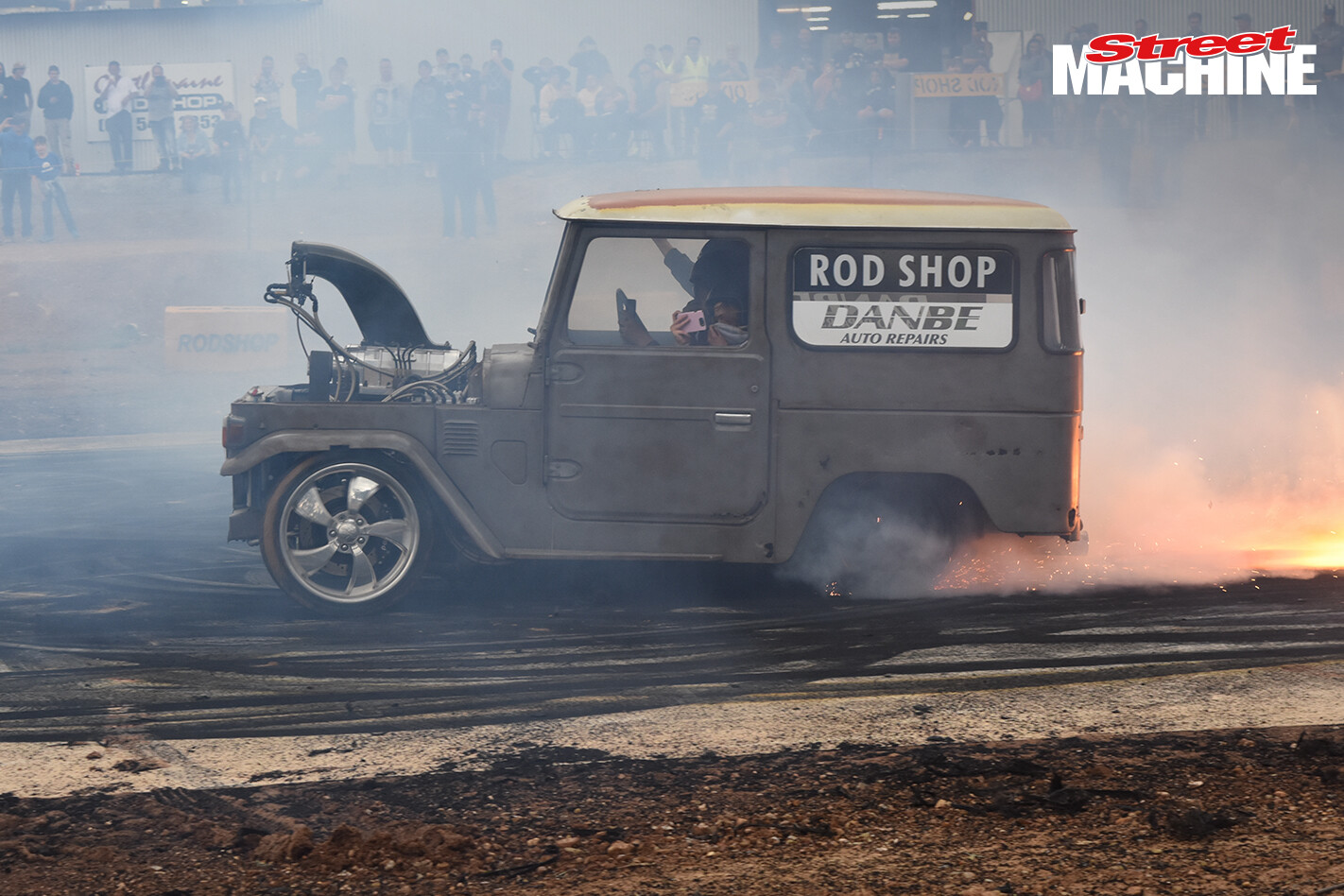 Toyota FJ40 Landcruiser Burnout 1 129