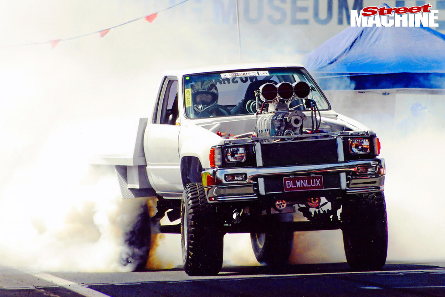Toyota -Hilux -burnout -2