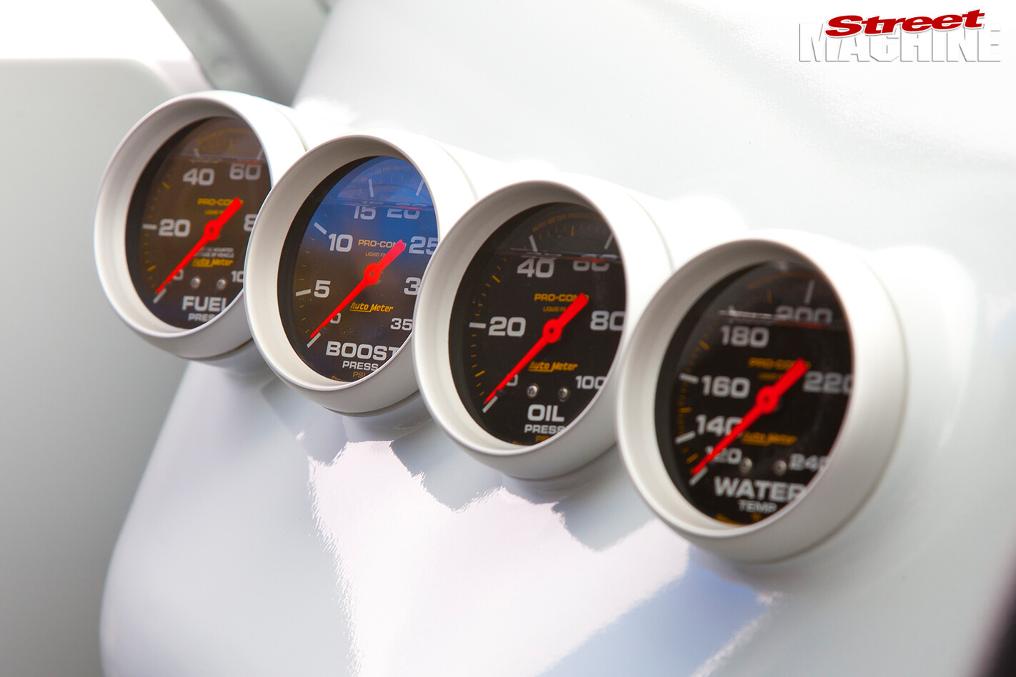 Toyota -Hilux -interior -gauges