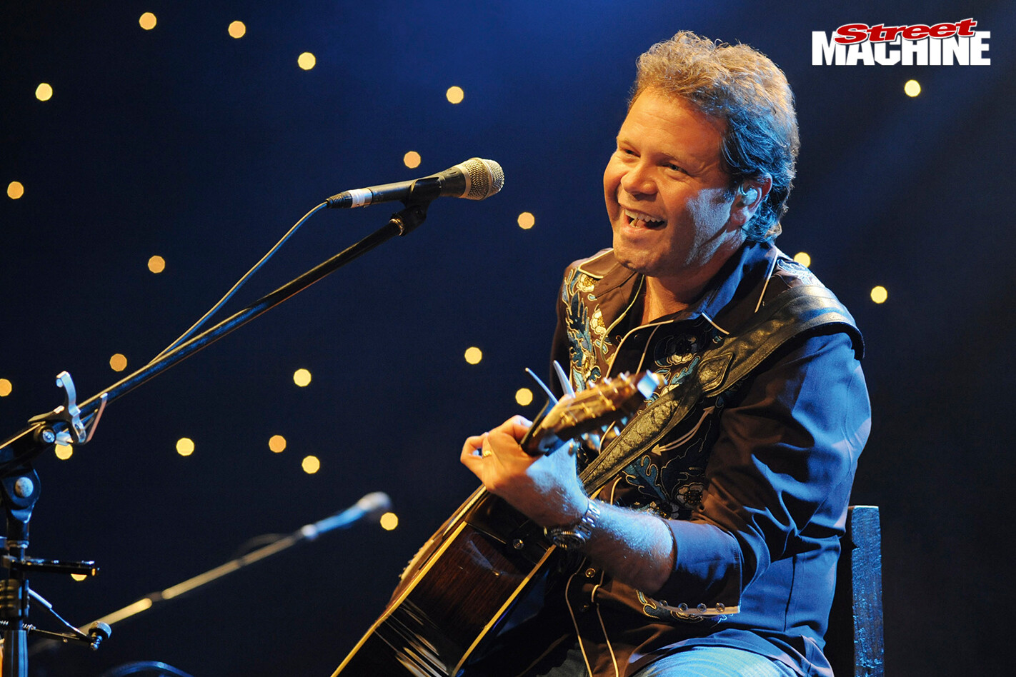 TROY-CASSAR-DALEY'S-HOLDEN-EH-singing