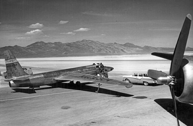 U-2 chase car history