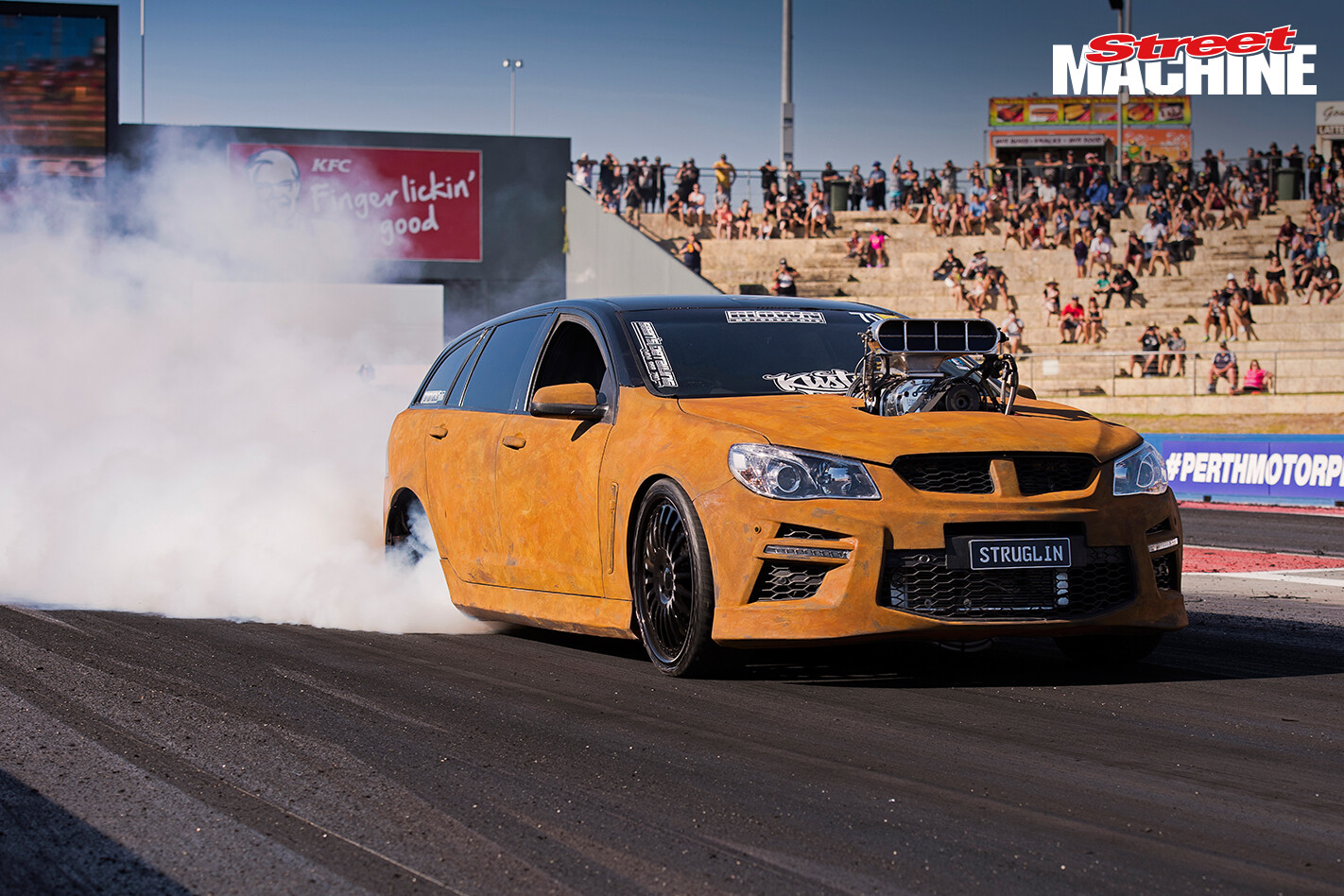 VF Commodore Wagon STRUGLIN Burnout
