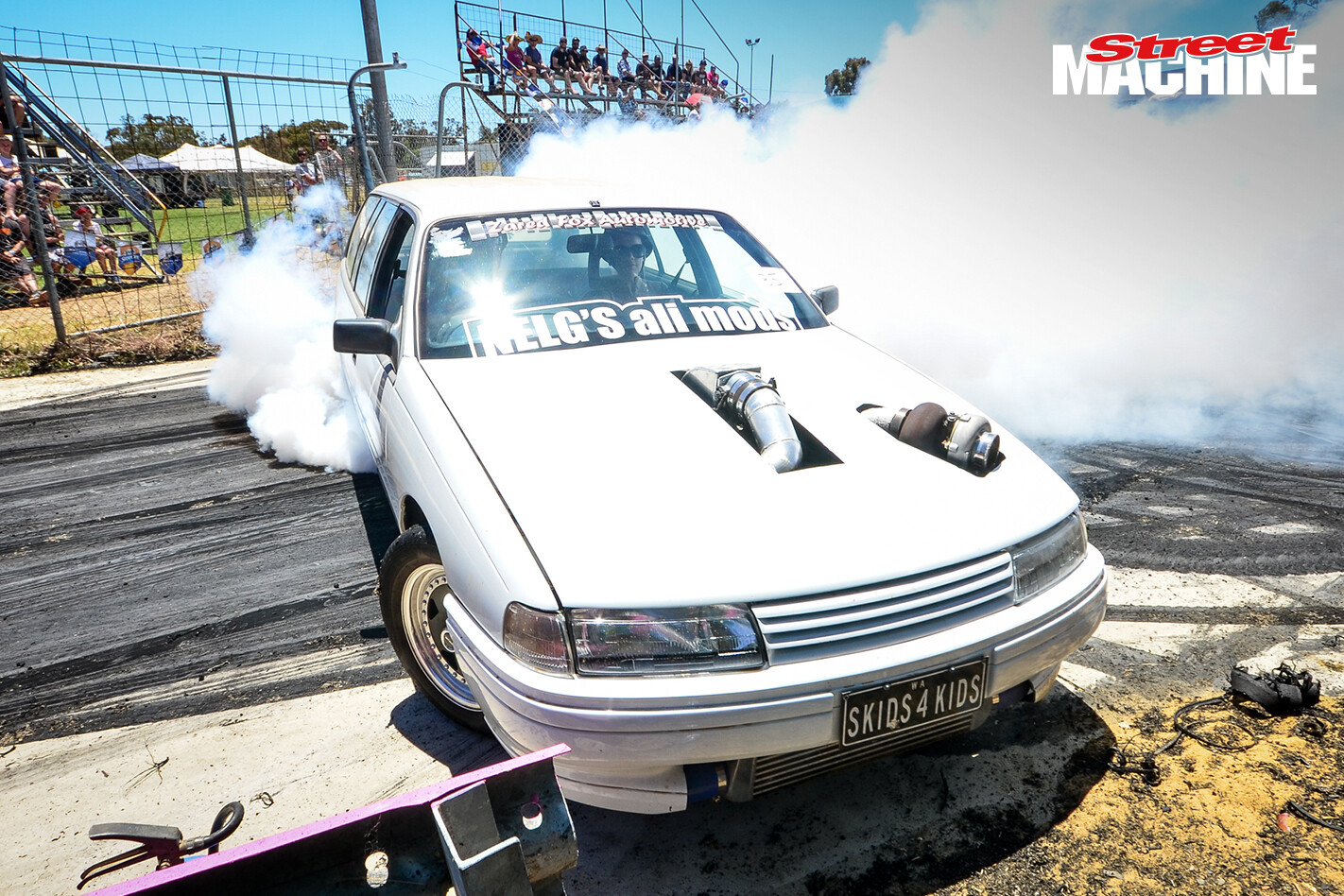 VN Commodore Wagon Burnout 8250