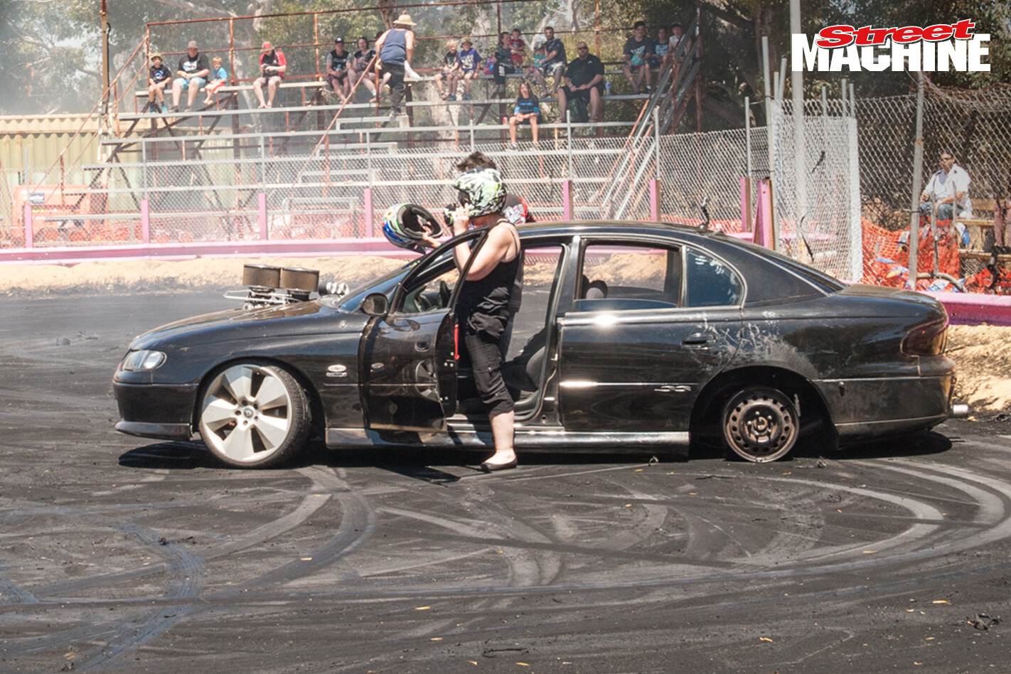 VX Commodore Burnout 5682