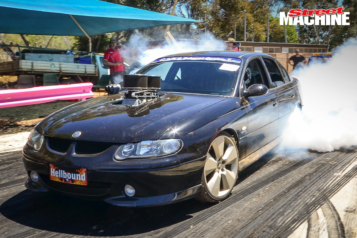VX Commodore Burnout 8289