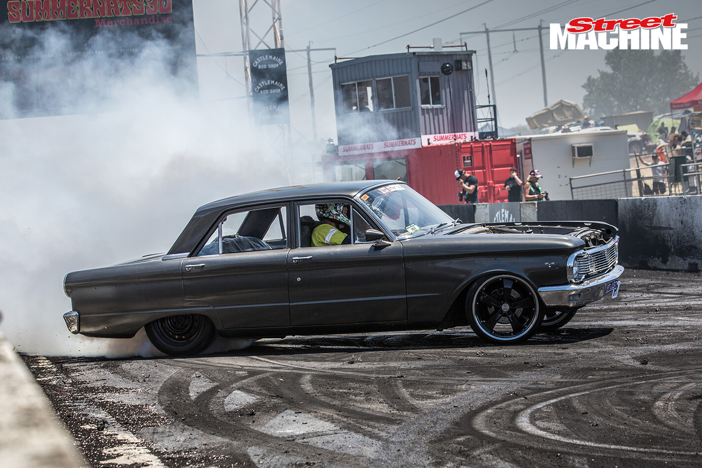 XP Falcon Sedan Burnout 1