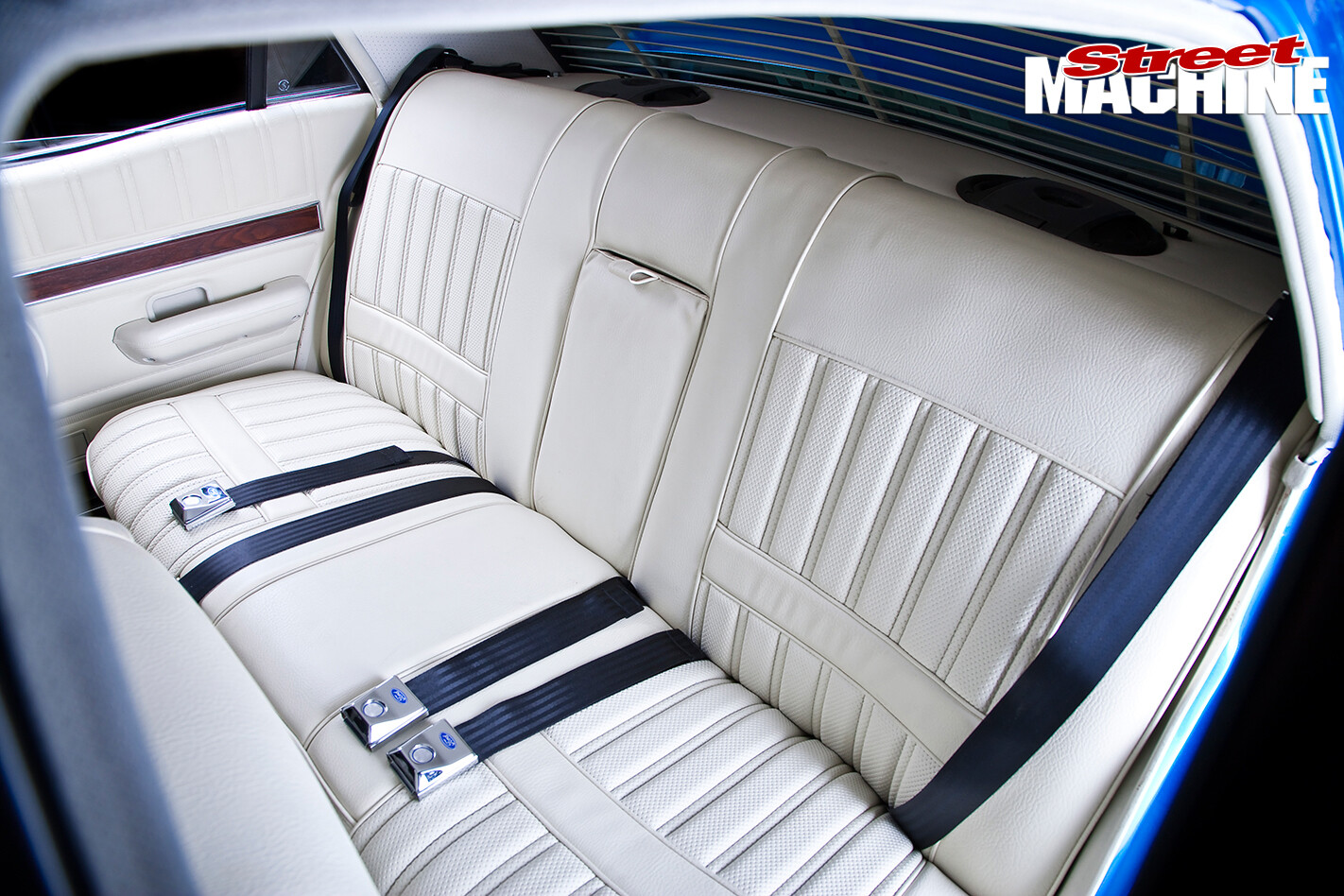 XY-Falcon -7-interior -rear