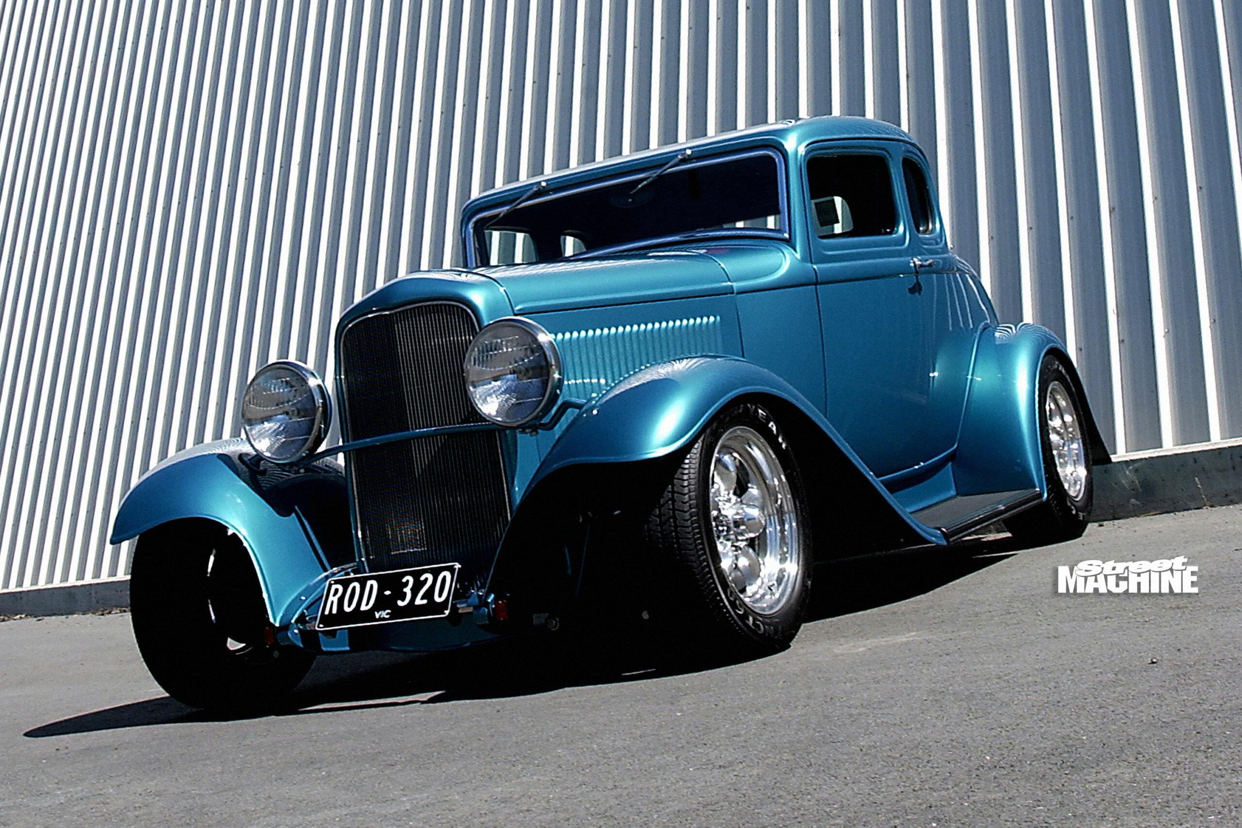 アメリカン・グラフィティ 32 フォード 32 FORD ホットロッド ルーカス Ron Barclay's '32 Ford five-window coupe